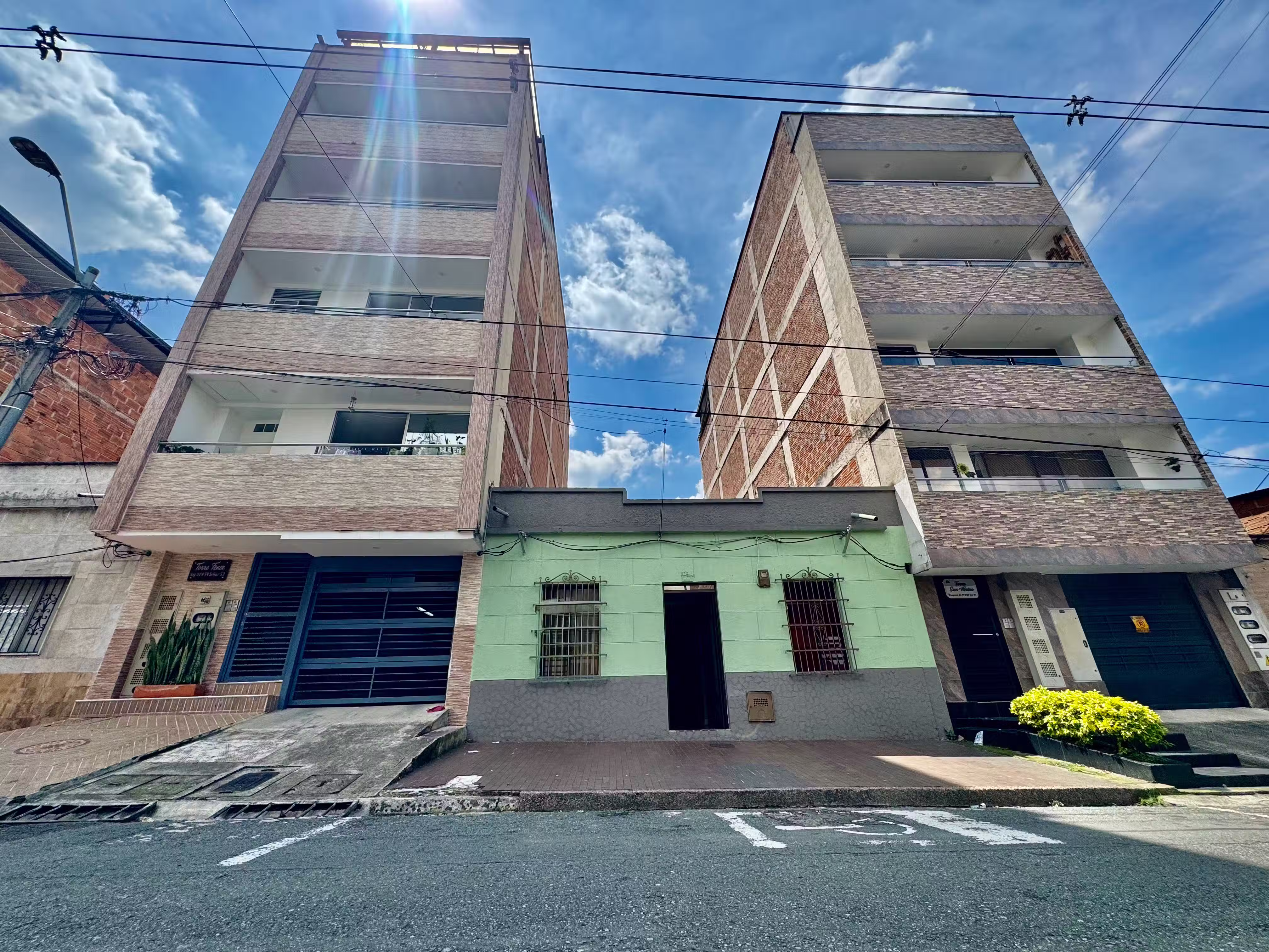 Foto principal de Casa lote en San Mateo, Envigado — Ideal para edificio de 7 niveles + mansarda